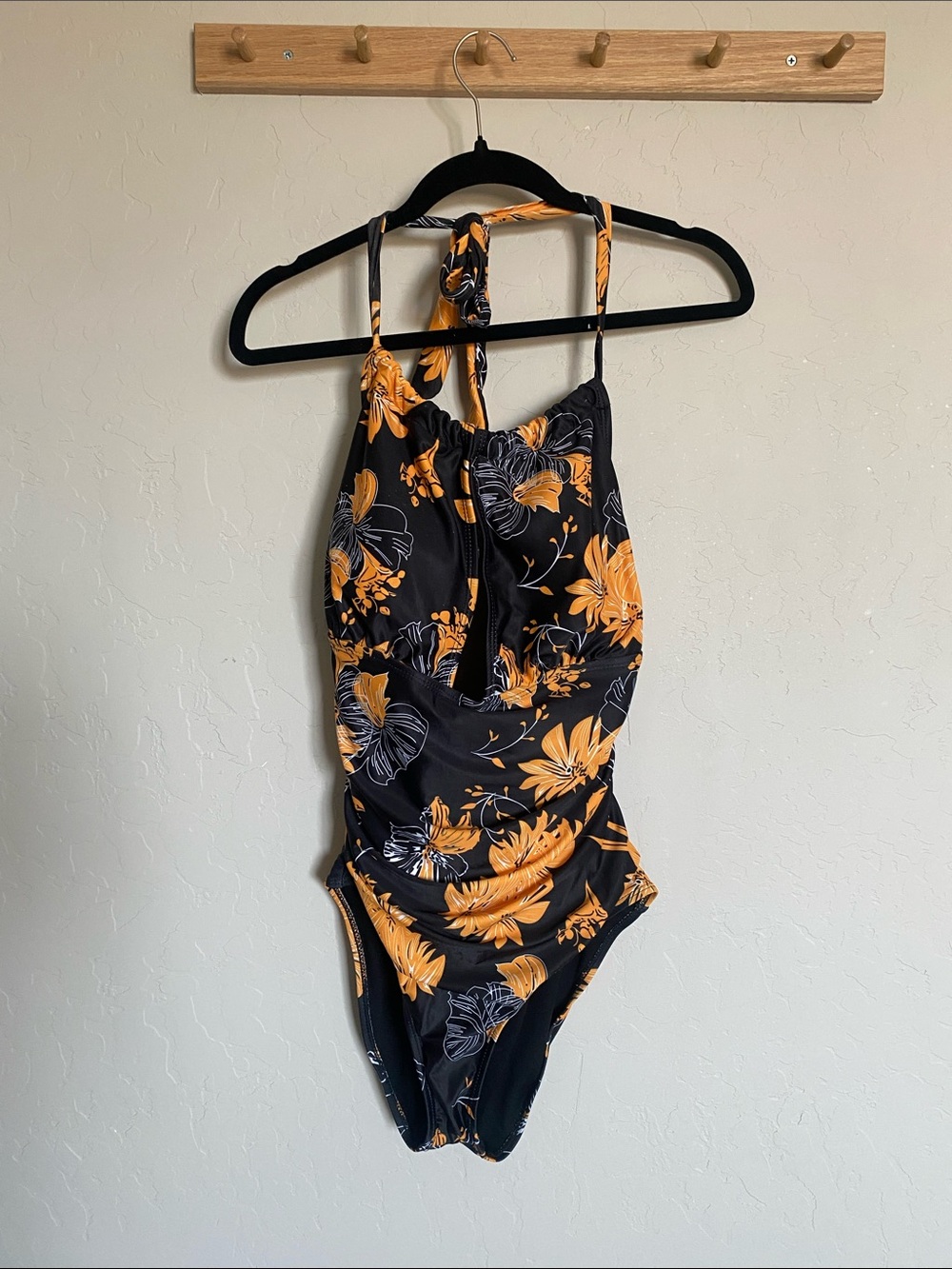 B2PRITY Women's Halter One Piece Swimsuit XL Black Yellow Floral Lined Cup